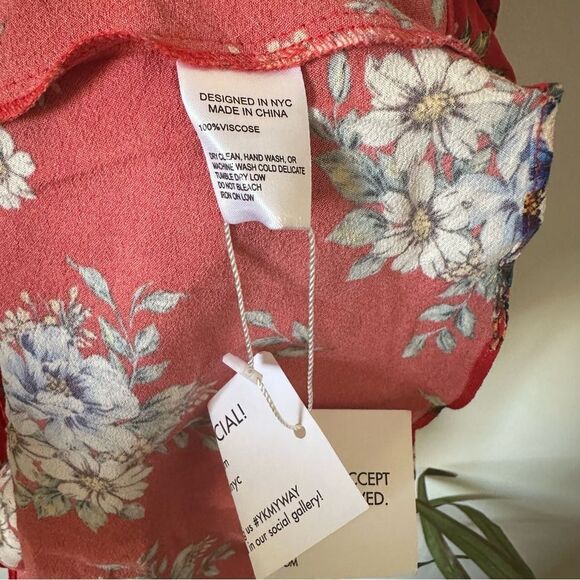NWT Yumi Kim Red Love Wins Daisy Bouquet Red Floral Mini Wrap Dress Size XS - Picture 8 of 10